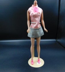 1588 1970 BARBIE SWINGIN IN SILVER LAME PINK DRESS, SILVER LAME COAT, HOT PINK T STRAPS